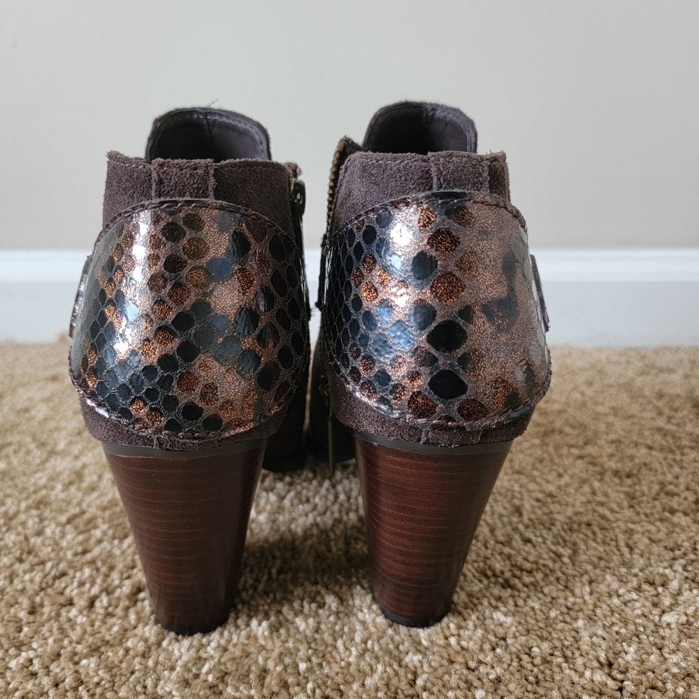 Donald J Pliner Selita 8M Suede Booties - Picture 4 of 9